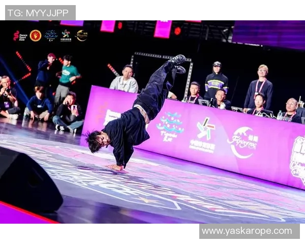 实时新闻上海街舞队在世界街舞大赛中的力量表现与精彩点评分析